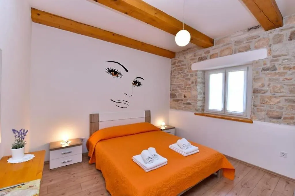 Relaxing House On Countryside In Central Istria Pifari Croacia