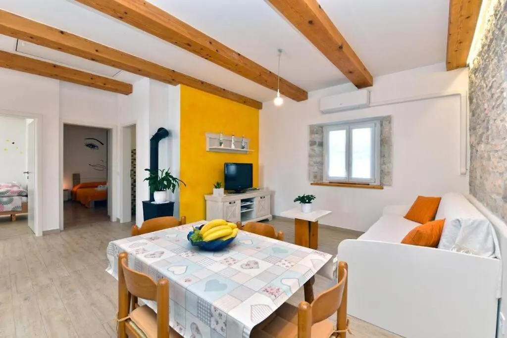 Relaxing House On Countryside In Central Istria Pifari