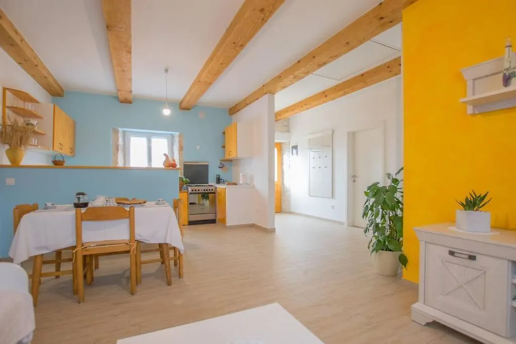 Relaxing House On Countryside In Central Istria Pifari