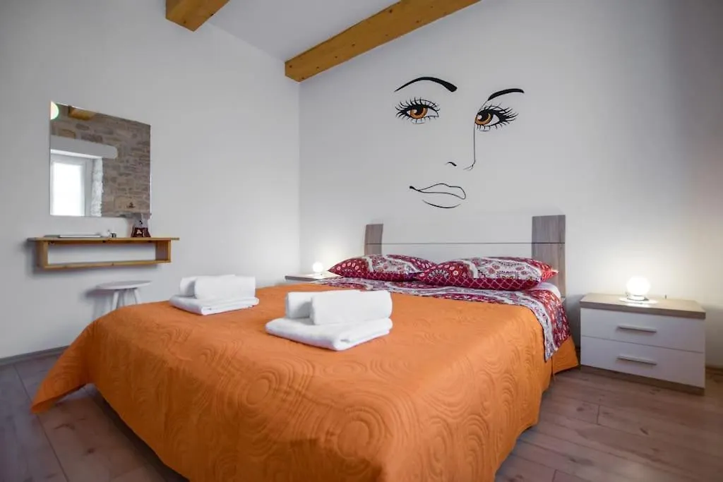 Relaxing House On Countryside In Central Istria Pifari Croacia