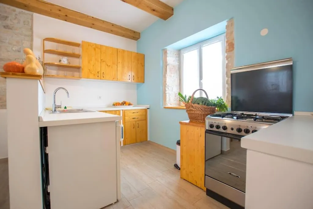 Relaxing House On Countryside In Central Istria Pifari