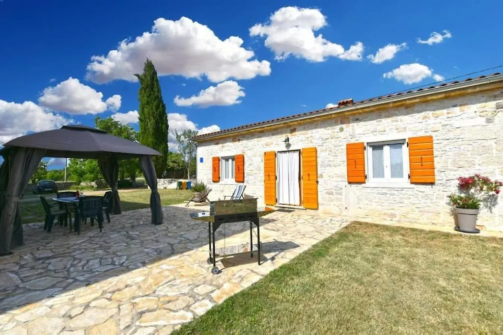 Relaxing House On Countryside In Central Istria Pifari Сasa de vacaciones