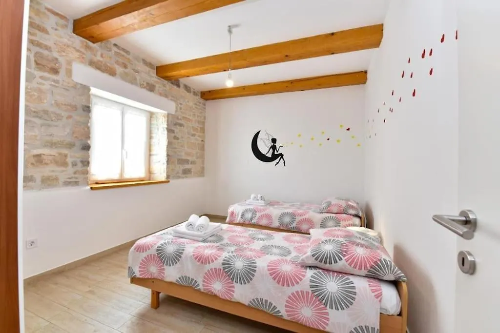 Relaxing House On Countryside In Central Istria Pifari 0*,