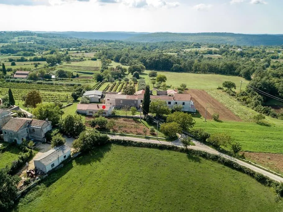 Relaxing House On Countryside In Central Istria Pifari