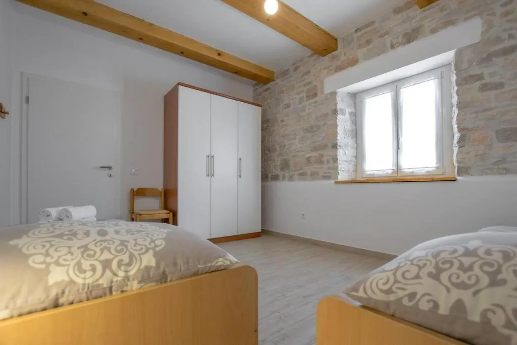 Relaxing House On Countryside In Central Istria Pifari Croacia
