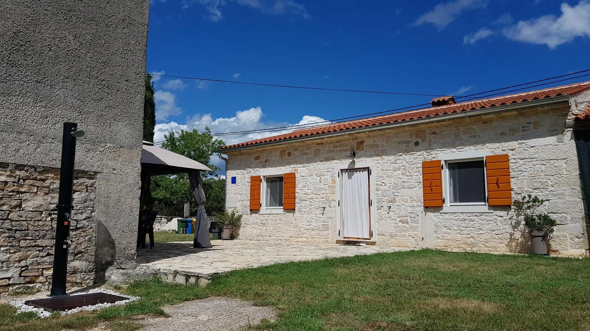 Relaxing House On Countryside In Central Istria Pifari
